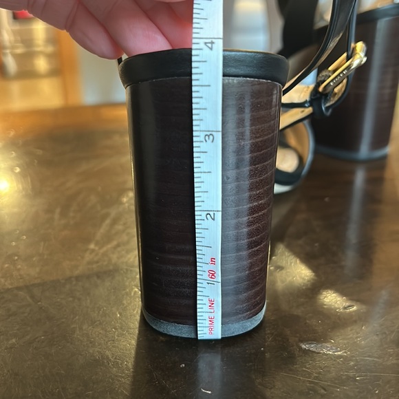 Coach Maddi sandal in unbelievably excellent condition! - Picture 13 of 16